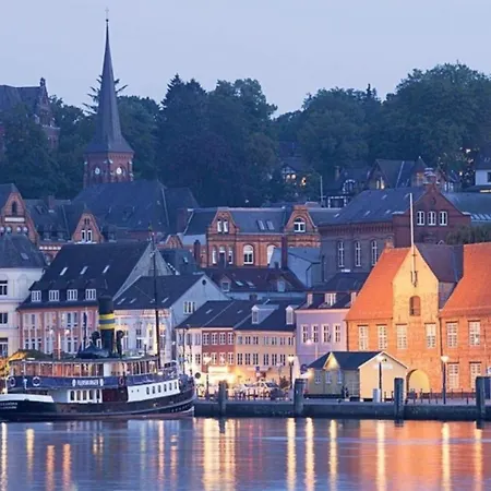 Gemuetliche Und Helle Dachgeschosswohnung Zwischen Nord- Und Ostsee Apartman *