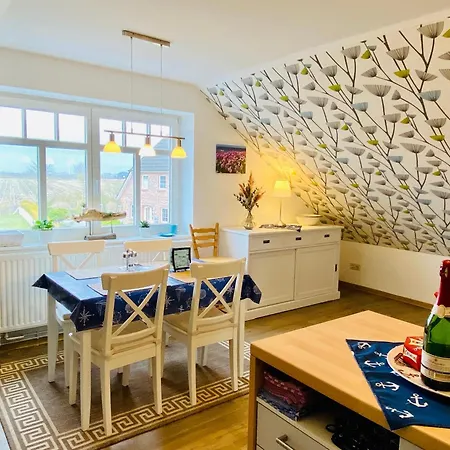 Gemuetliche Und Helle Dachgeschosswohnung Zwischen Nord- Und Ostsee Apartman