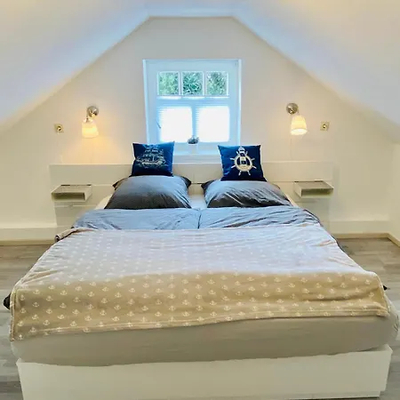 Gemuetliche Und Helle Dachgeschosswohnung Zwischen Nord- Und Ostsee